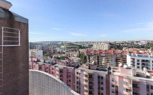 Lisbon Flower 360º - Your Lovely Flat with Pool and Parking