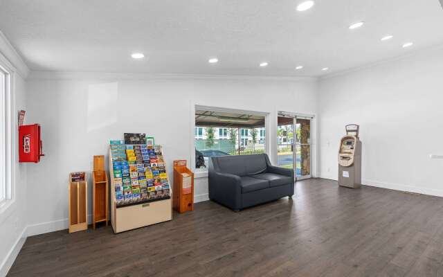 Super 8 by Wyndham Kissimmee-Orlando