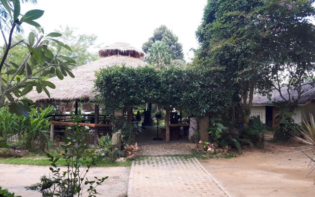 Baan Suansabaijai Resort