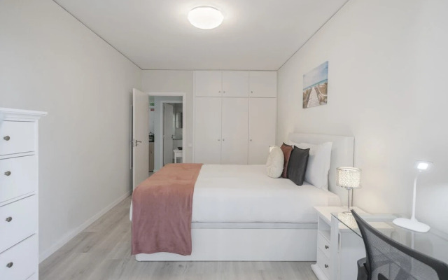 Apartment With sea View - Varandas do Lido I