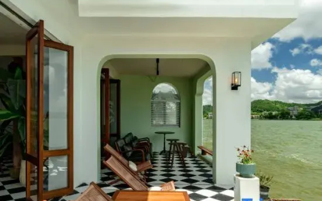 Jiujian Tang Dayu Homestay (Dongqian Lake)