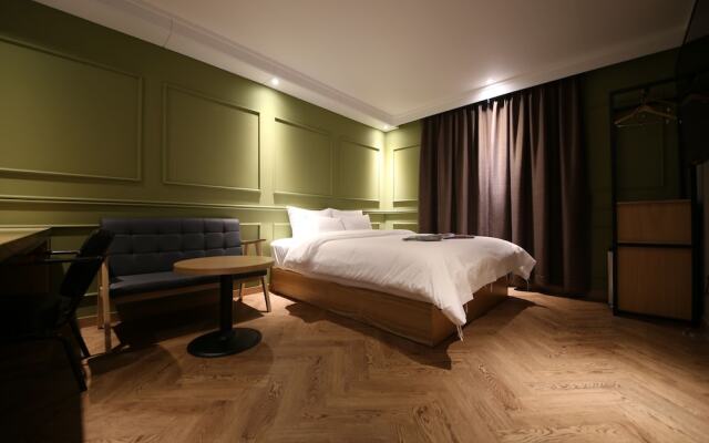Brown Dot Hotel Cheonan
