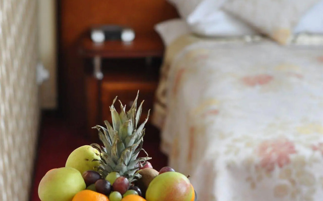 Hotel Dworek Tryumf Dąbrowscy Spółka Jawna