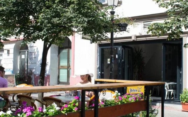 Hostel Theater 011