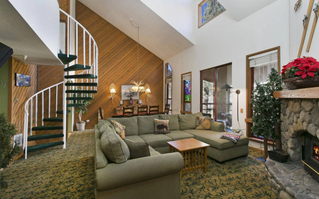 Aspen Creek by 101 Great Escapes