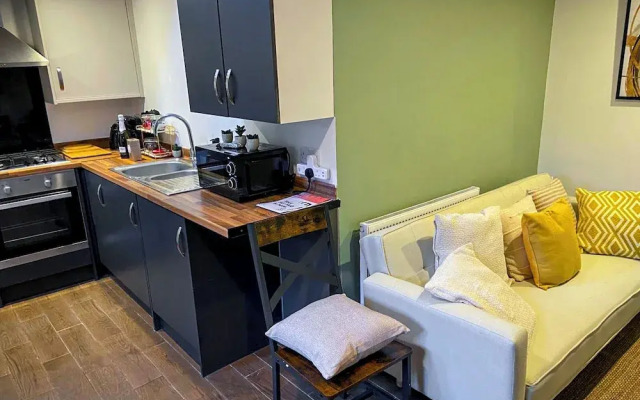 Stylish Home for 6 in Reading