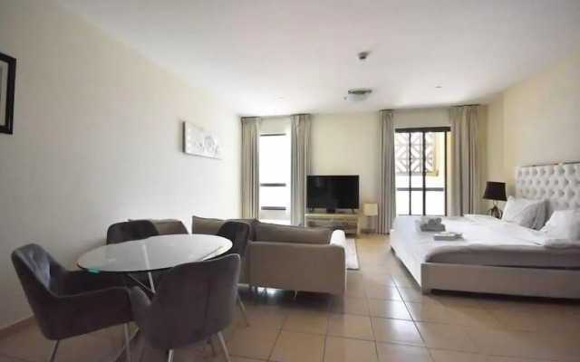 Modern Studio  with Sweeping City Views