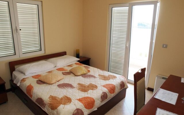 Hotel R