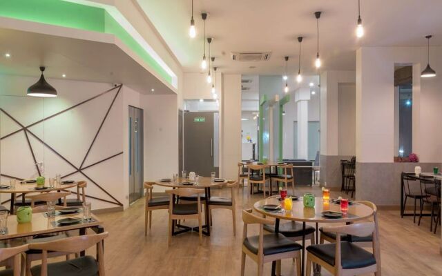 OYO Townhouse 022 Koregaon Park Pune