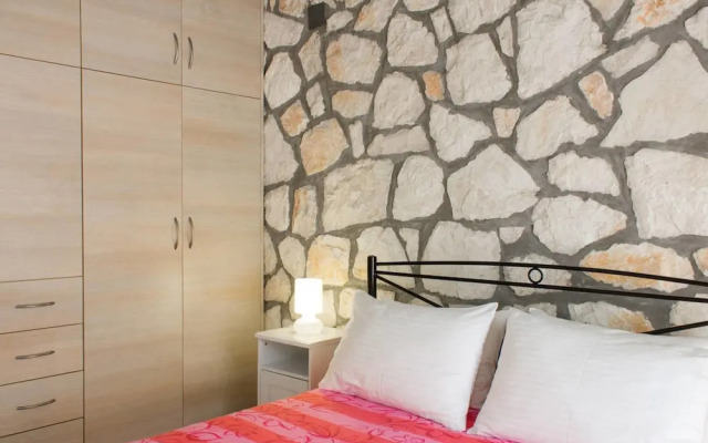 Welcoming Villa near Sea in Agrilia