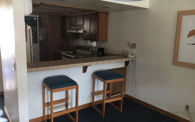 Seaport Village Inn Avalon