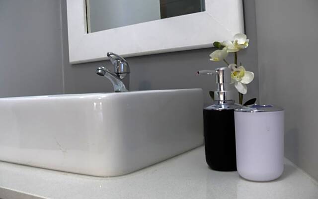 Hamilton Urban Farm Guest House