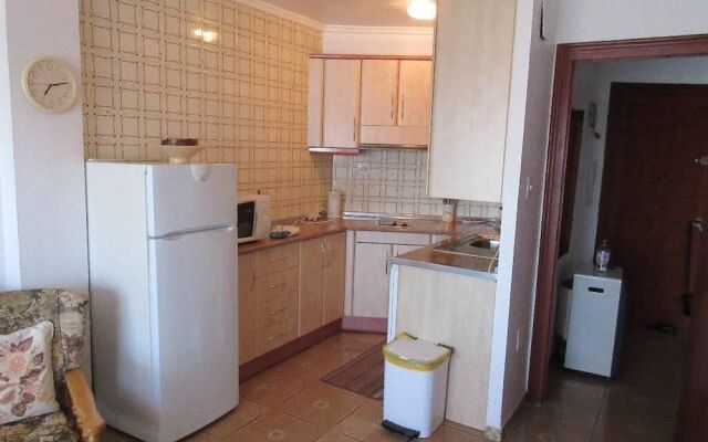 Appartment with swimming pool front of the sea