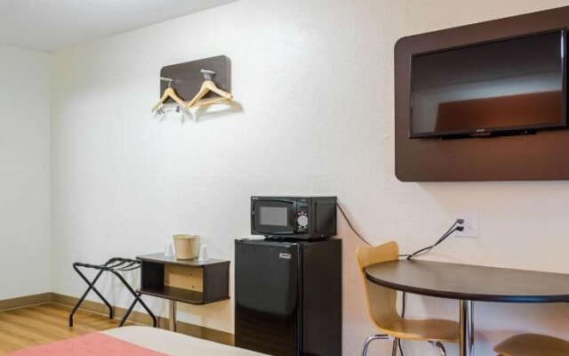 Motel 6 Westborough