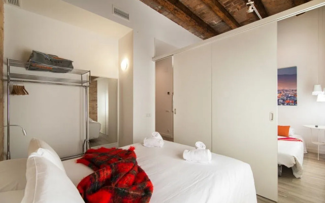 Happy People Sagrada Familia