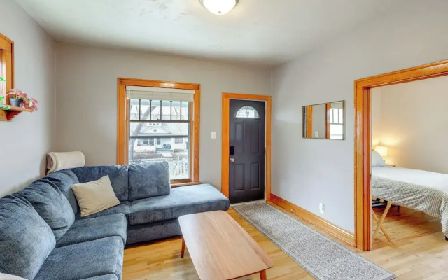 Walk to Nightlife District! Omaha Benson Bungalow