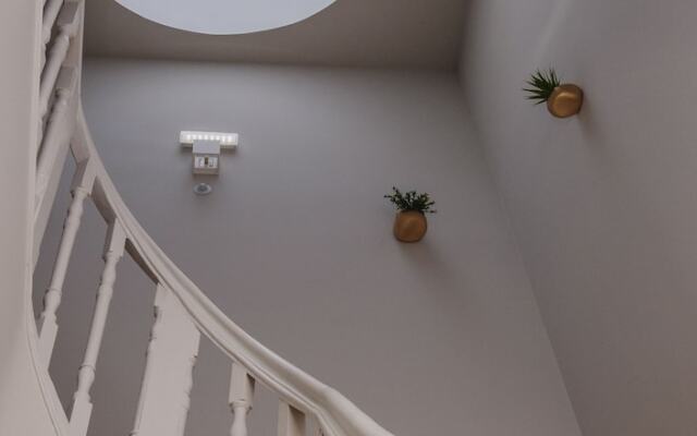 Boutique Rentals Flores Exclusive Charm