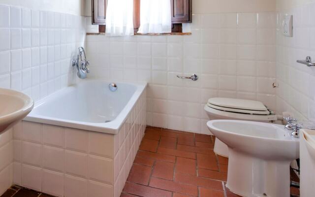 Luxurious Farmhouse in Capannoli With Pool