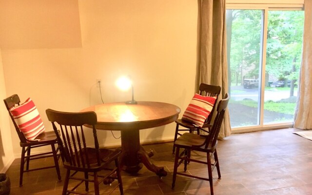 Beautiful Lakeside House Near Camelback