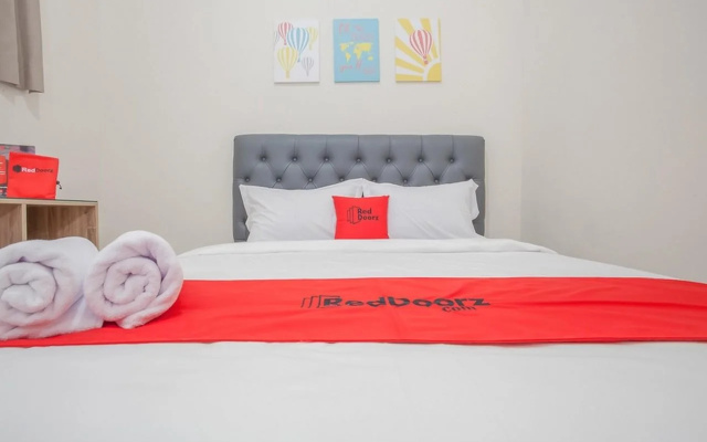 RedDoorz Near Ciputra Golf Surabaya