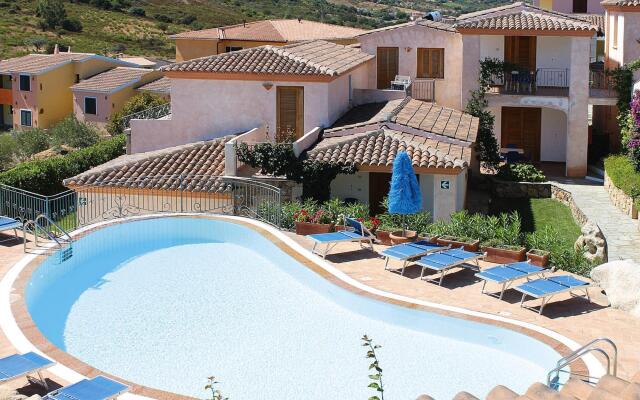 Residence With Pool In Tanaunella - Budoni