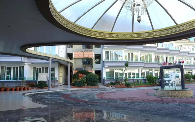Unluselek Hotel