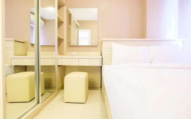 Easy Access to Mall Green Pramuka Apartment
