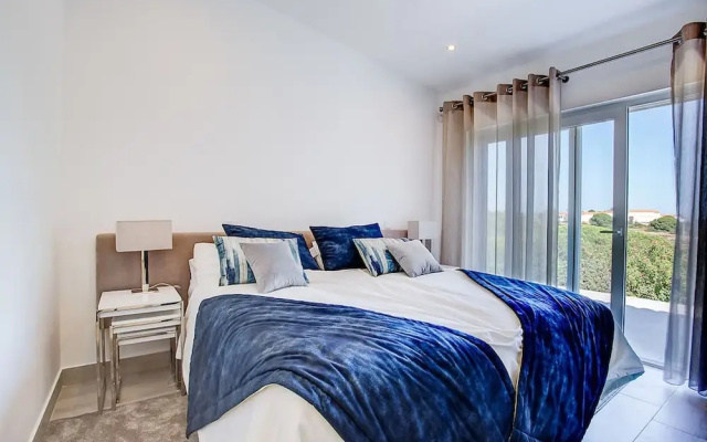 Goldeneye Luxury 6 Bedroom Villa With Infinity P