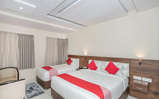 OYO 12922 Hotel Ivy Dew drops