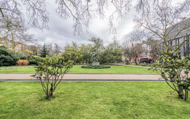 Luxury 2BR Flat in Knightsbridge W/patio, 4 Guests