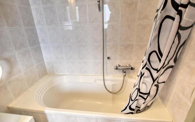 Casa con Vista Airconditioned 2-Bedroom Apartment