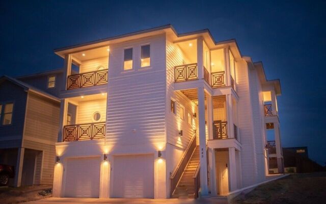 Salt and Horns - 4 Br Home