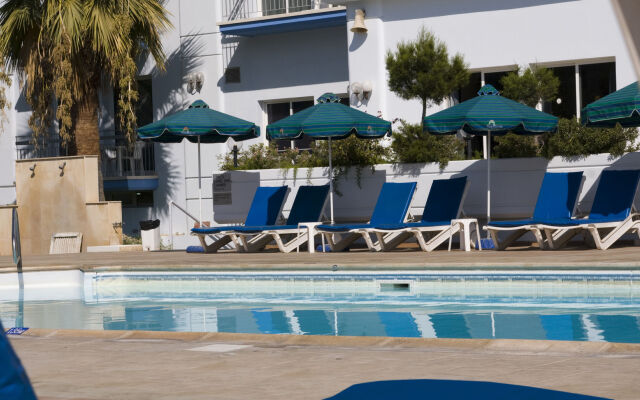 Blue Crane Hotel Apts