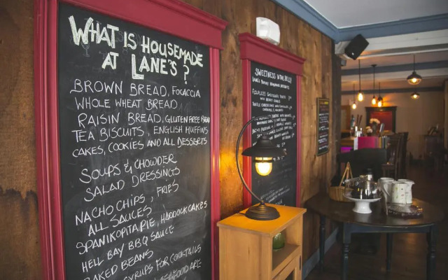 Lane's Privateer Inn