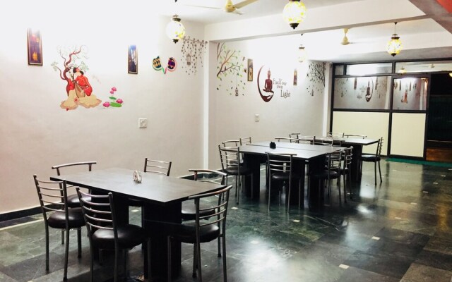 OYO 19535 Hotel Taj Niwas