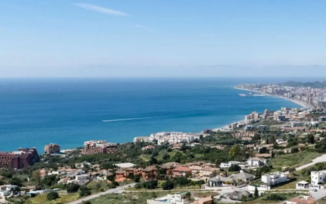 Sunny Costa del Sol Apartment Retreat