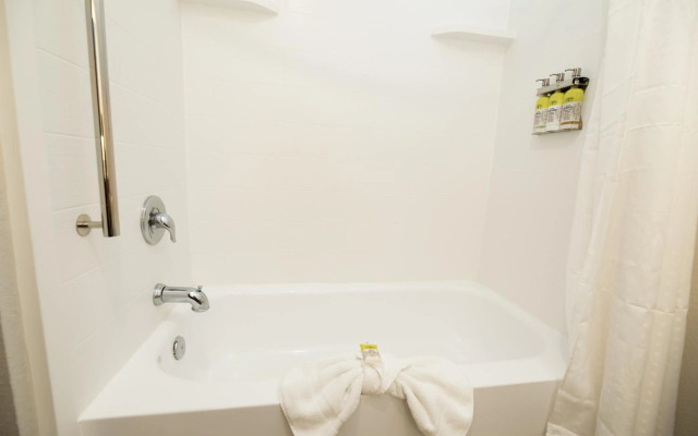 Holiday Inn Express Clinton by IHG