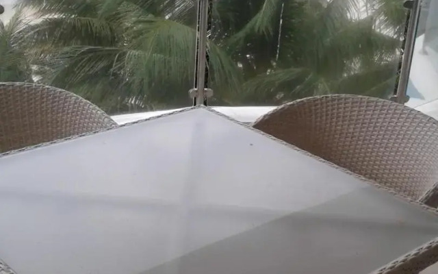 Cowrie Shell Beach Apartments