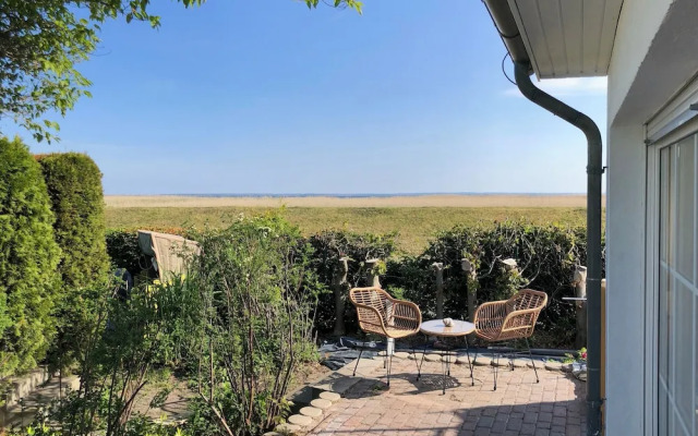Serene Waterview Retreat 2 Bedrooms in Mönkebude, Germany