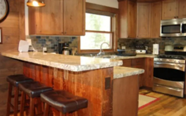 RedAwning Cabin #9 Boots Heaven