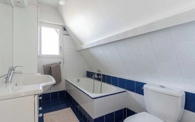 The Benervilloise Villa With its Feet in the Water