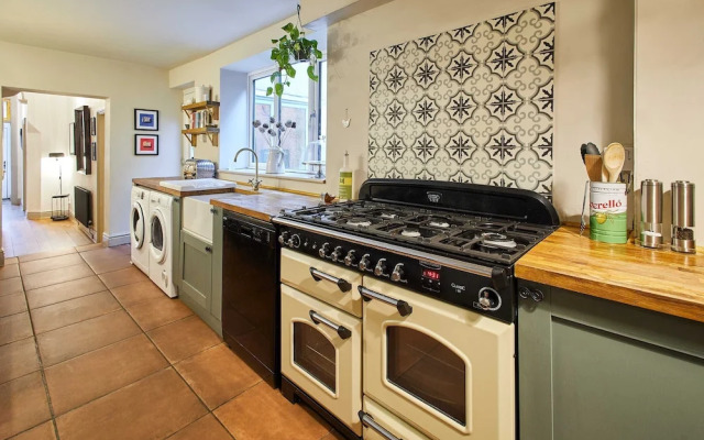 Host Stay Emerald Beach House