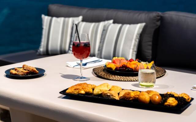 Neoma Luxury Suites