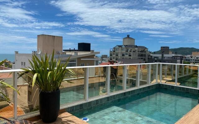 Apto c/churrasq na sacada em bombinhas RNA0303