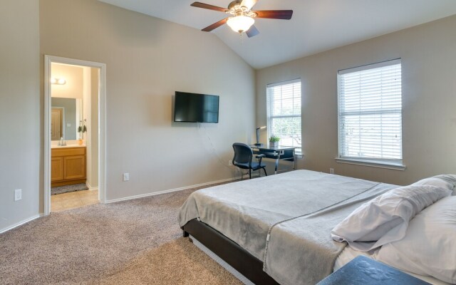 Pet-friendly Pearland Home ~ 21 Mi to Houston!