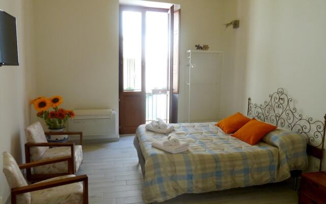 Studio in Siracusa, with Wonderful City View, Furnished Terrace And Wifi - 200 M From the Beach