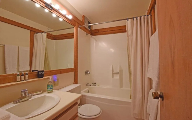 A Golden Getaway Pool, Hot Tub, Tennis, & More