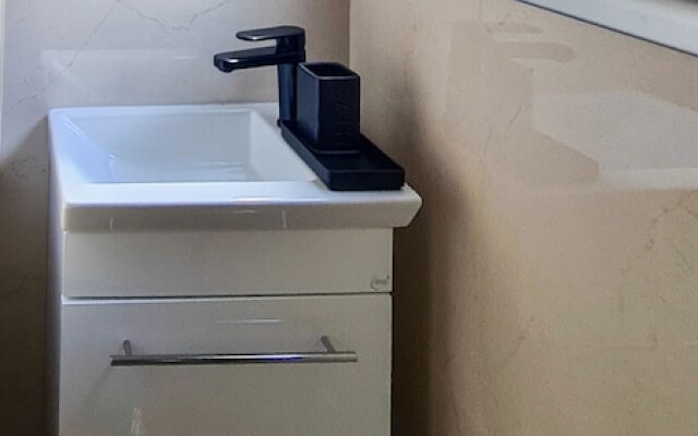 Phaedrus Living: Seaside Luxury Flat Lighthouse 65