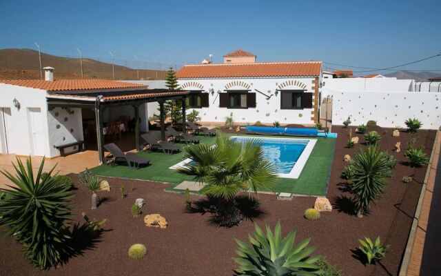 Villa With 4 Bedrooms in Las Palmas, With Wonderful Mountain View, Private Pool, Enclosed Garden - 20 km From the Beach