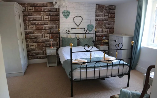 The Old Millhouse Inn